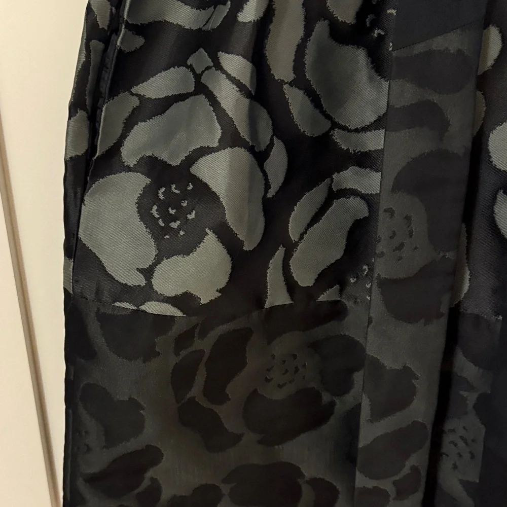 Adorable DKNY Midi Dress. - Picture 3 of 6